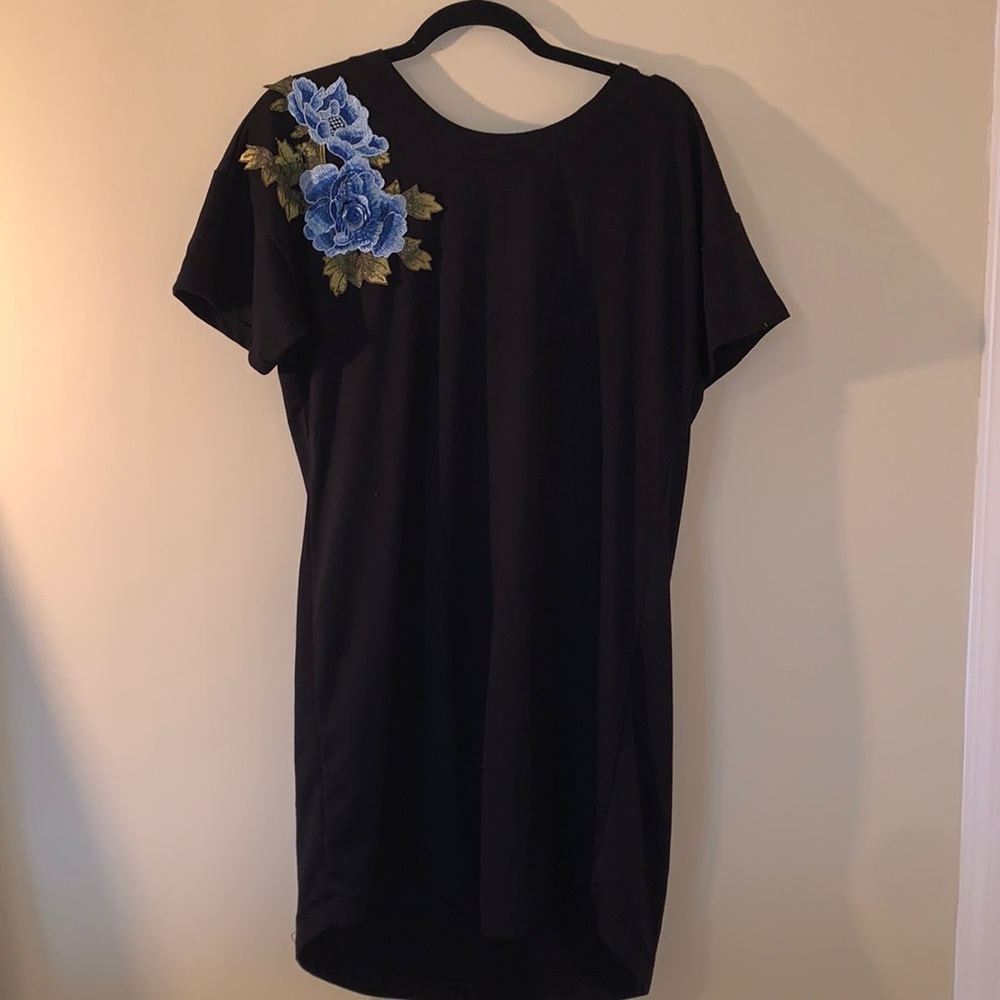 T shirt embroidered dress
